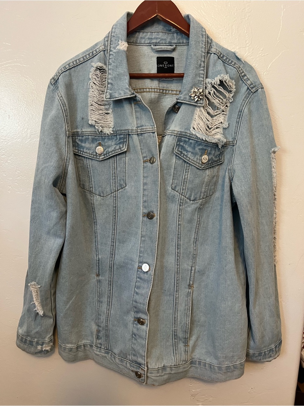 One 5 One- Light Wash Distressed Denim Jean Jacket Size Large Women’s 100% cotto